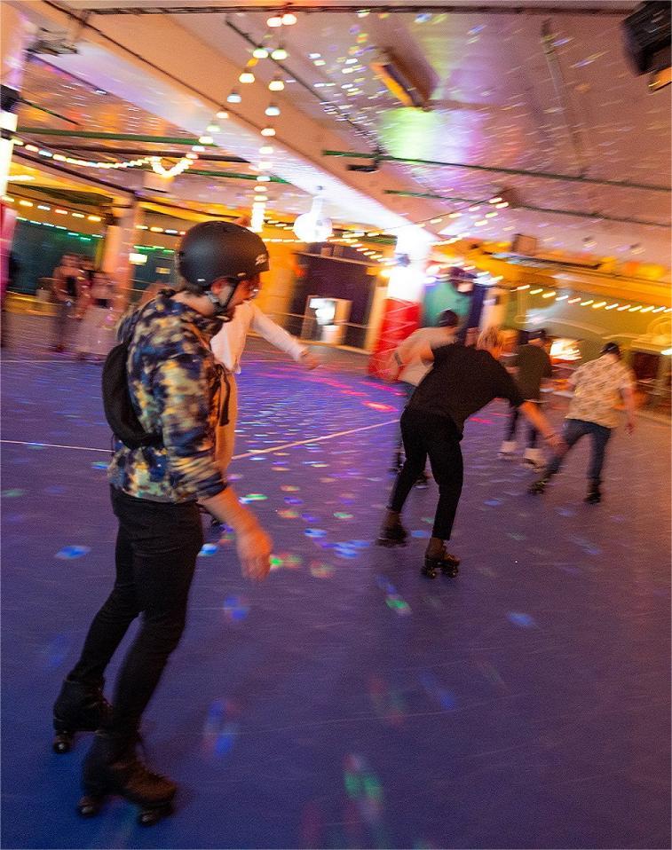 Rollschuhbahn im Innenbereich