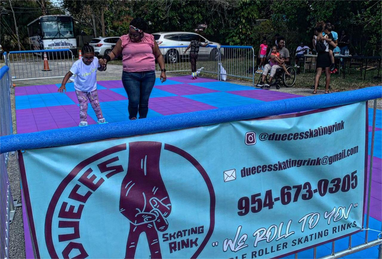 30m x 15m Rollschuhbahn photo review