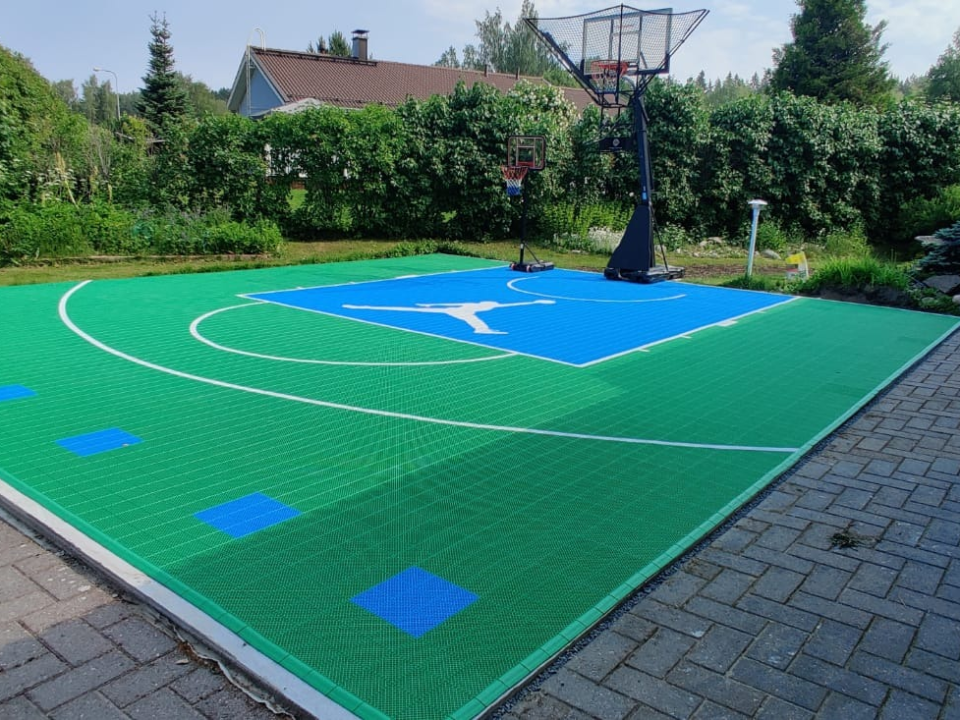Basketballplatz im Freien-2