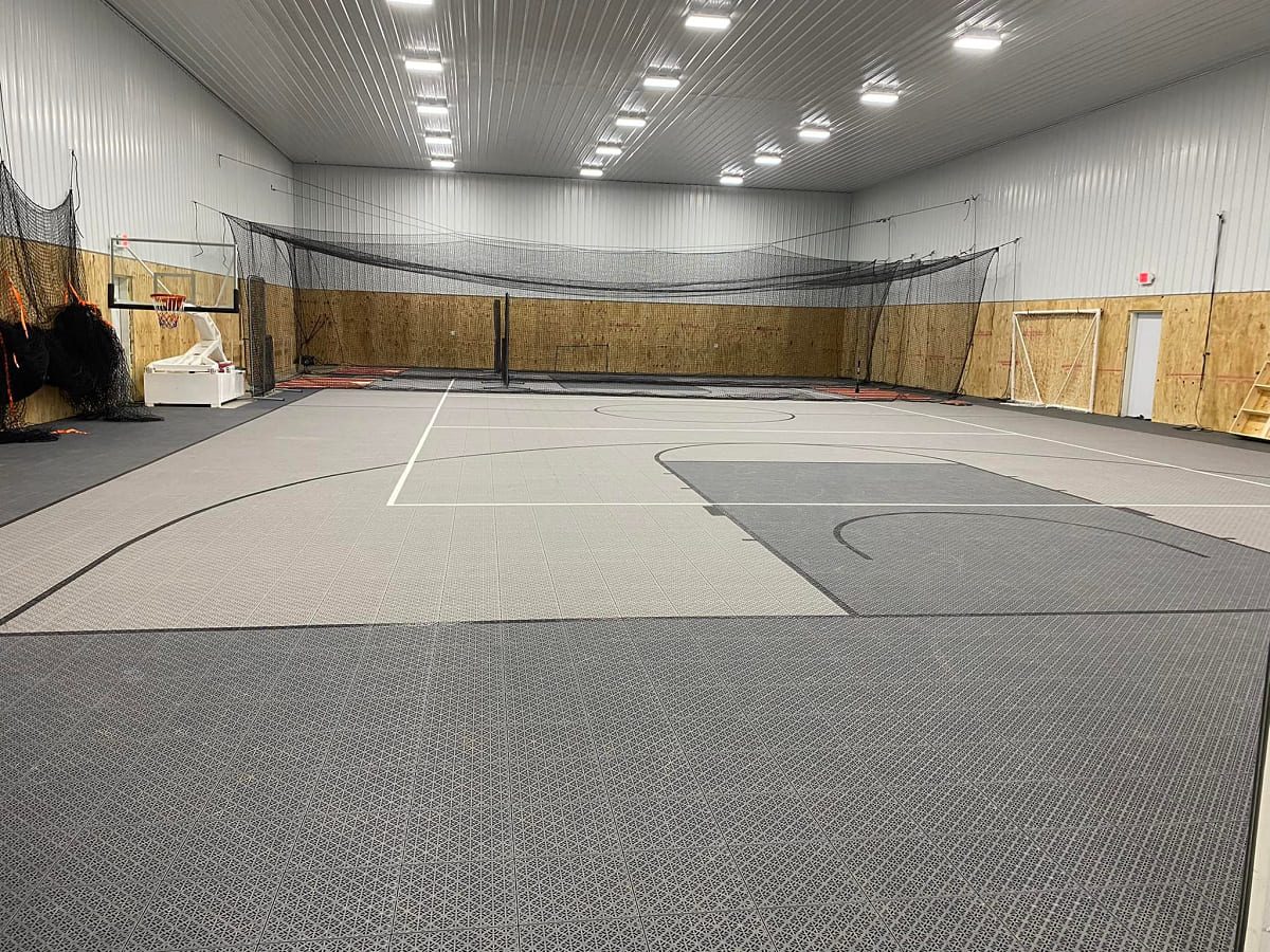 Basketballplatz im Innenbereich-2