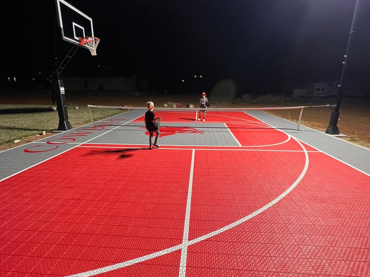 Roter Basketballplatz-3