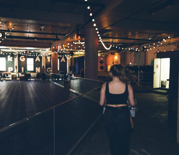 Schwarze Rollschuhhalle-ModuCourts